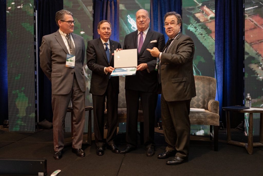 Northeast Maglev Vice Chairman accepts infrastructure award from CG LA members